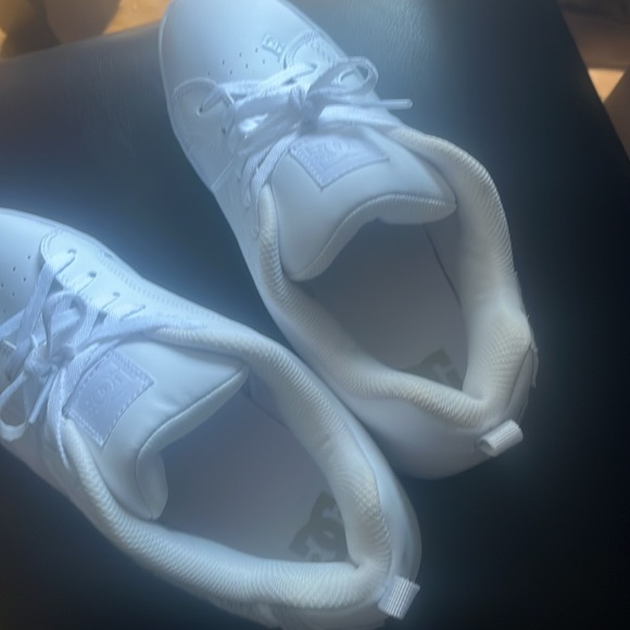 Beautiful running shoes never wear - Picture 4 of 5